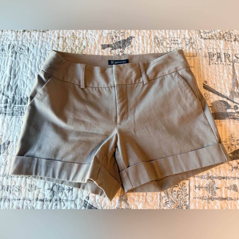 INC International Concepts Petite 6P Khaki Tailored Shorts Cuffed Stretch